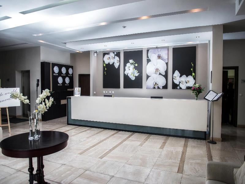 Hotel Doubletree By Hilton Chimkent Extérieur photo