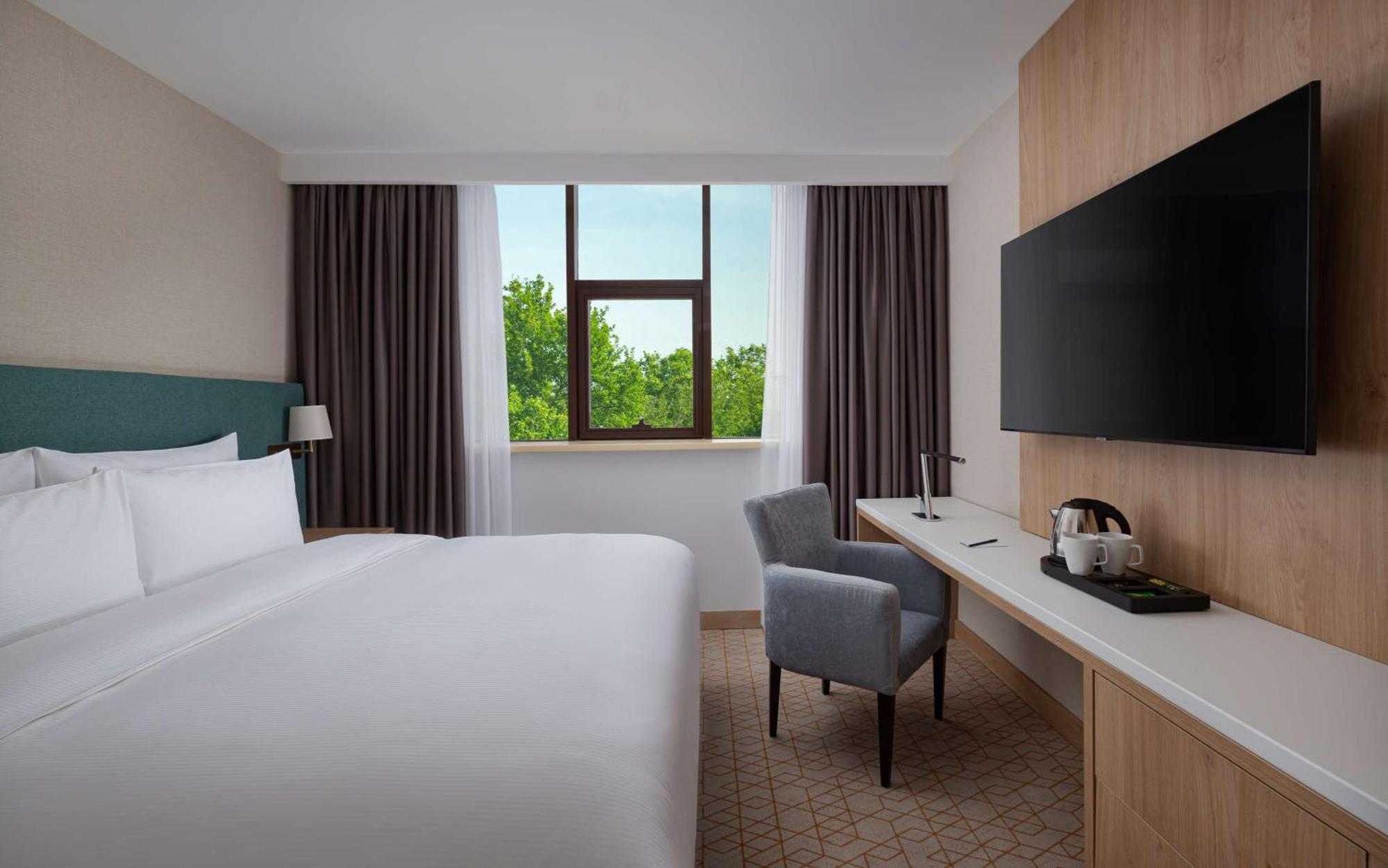 Hotel Doubletree By Hilton Chimkent Extérieur photo