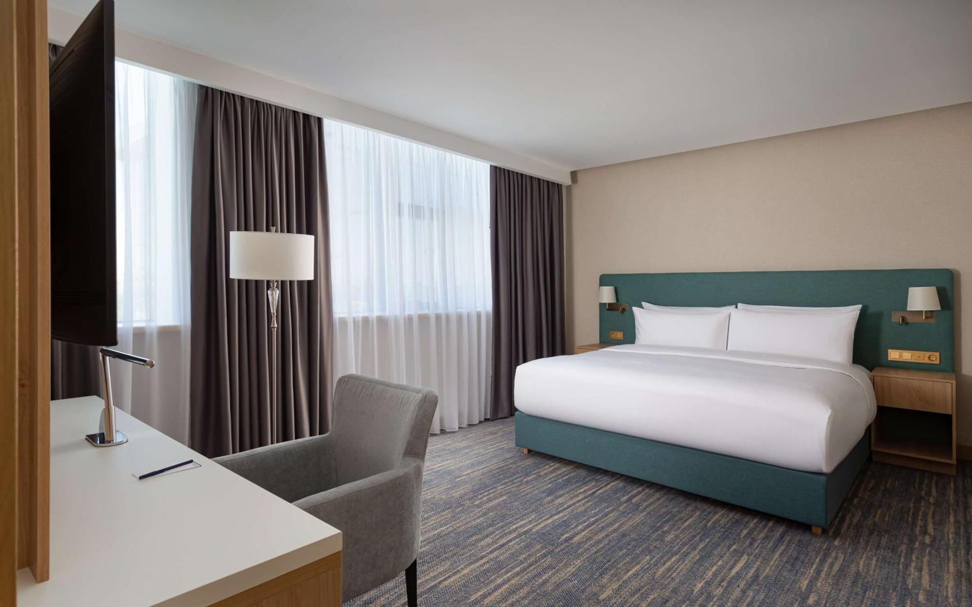 Hotel Doubletree By Hilton Chimkent Extérieur photo