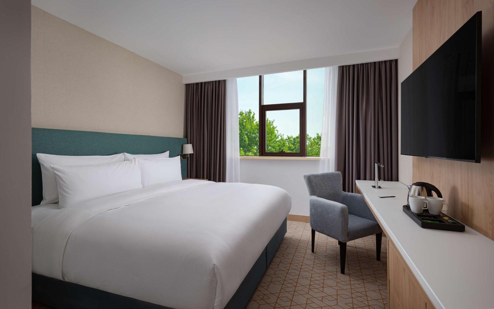 Hotel Doubletree By Hilton Chimkent Extérieur photo