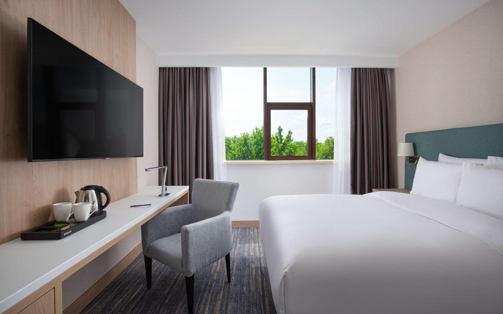 Hotel Doubletree By Hilton Chimkent Extérieur photo