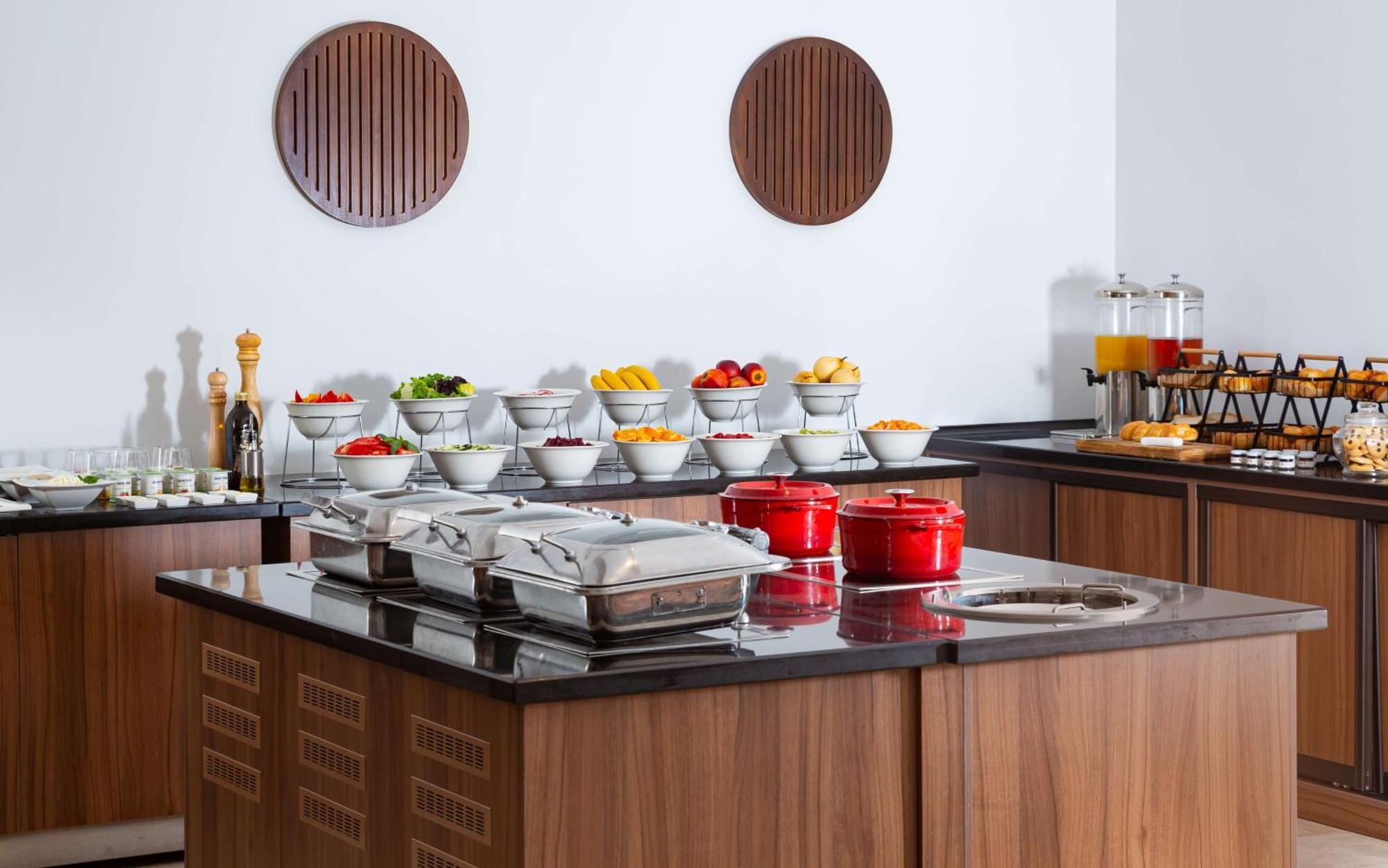 Hotel Doubletree By Hilton Chimkent Extérieur photo