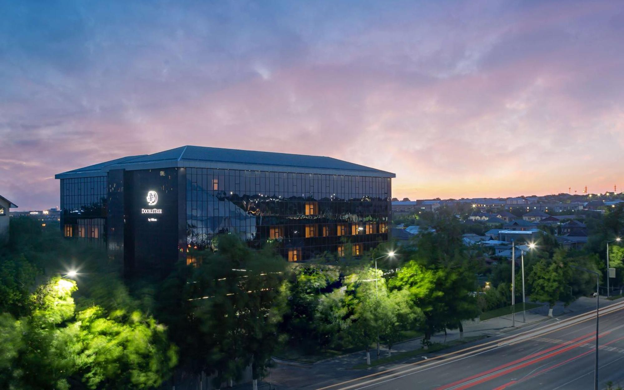 Hotel Doubletree By Hilton Chimkent Extérieur photo