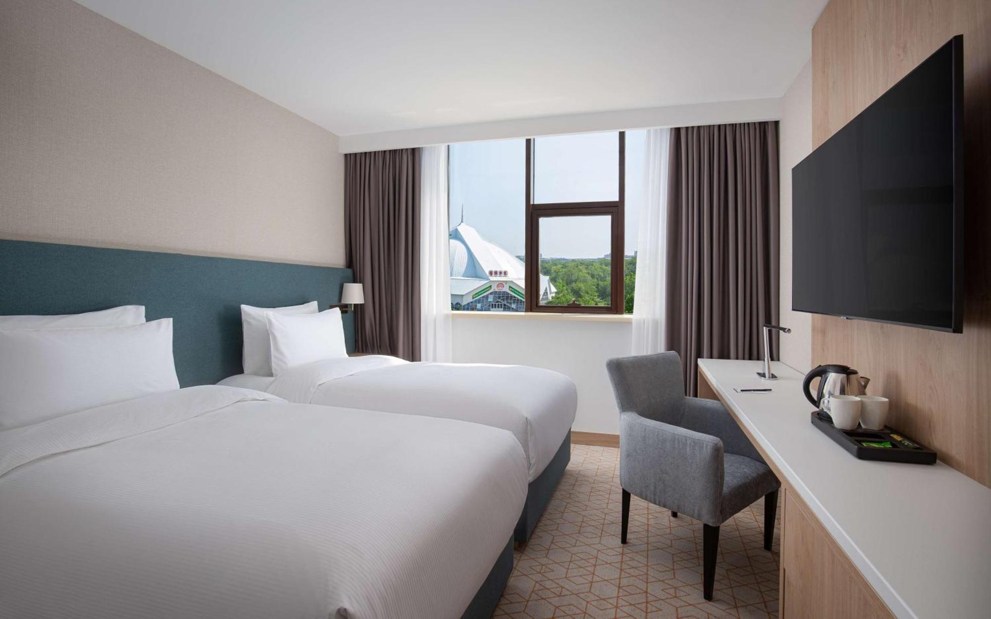 Hotel Doubletree By Hilton Chimkent Extérieur photo