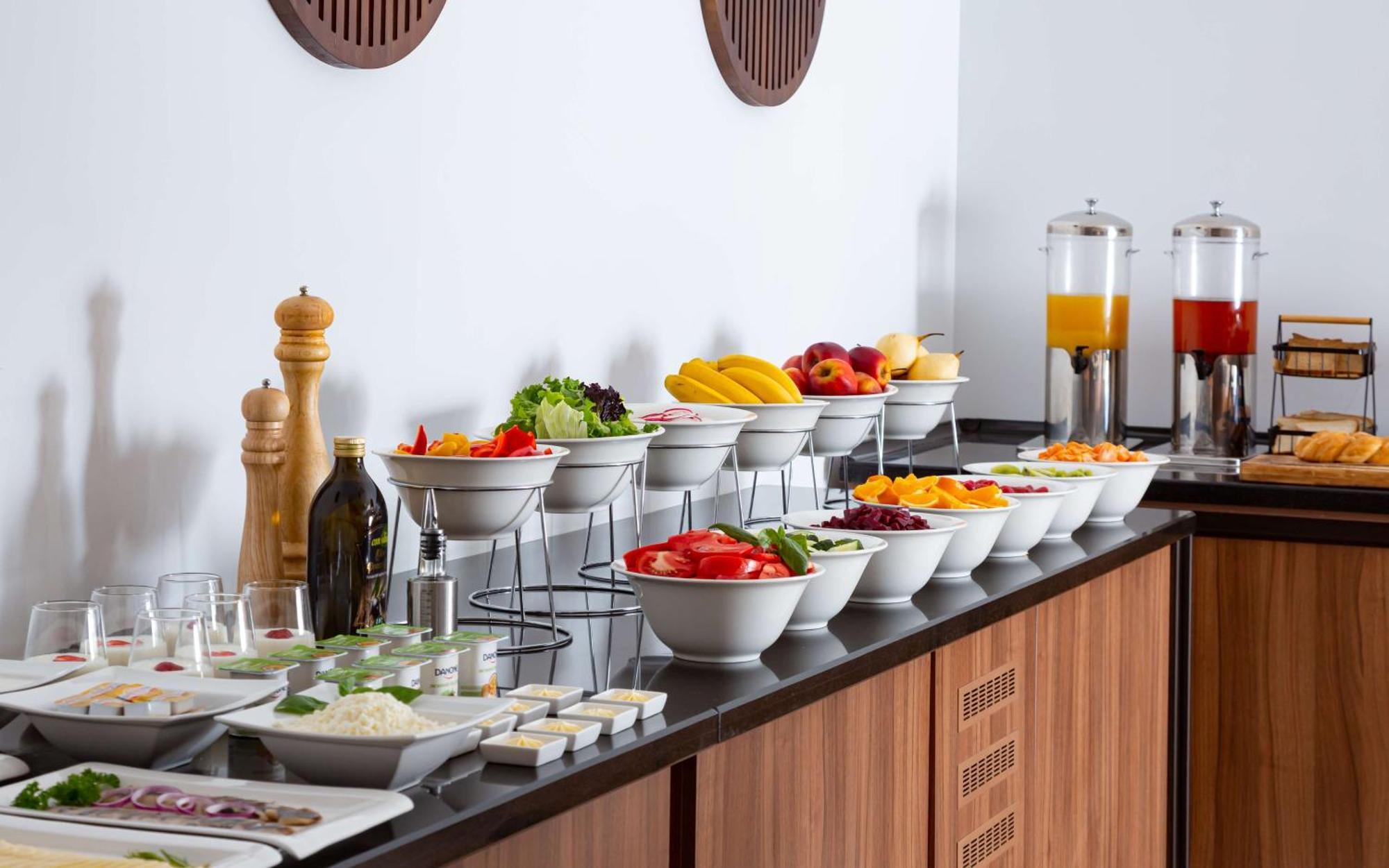 Hotel Doubletree By Hilton Chimkent Extérieur photo