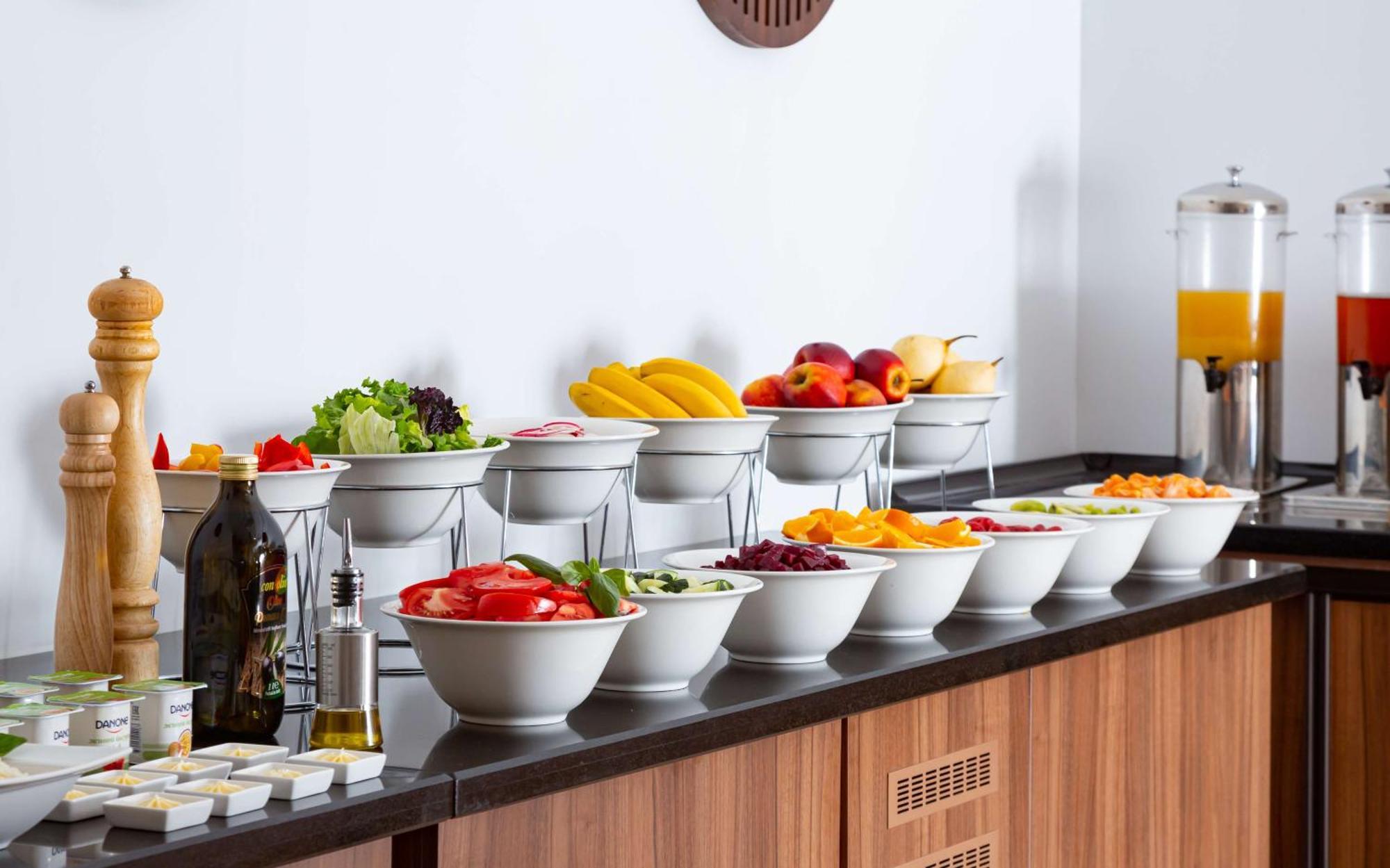 Hotel Doubletree By Hilton Chimkent Extérieur photo