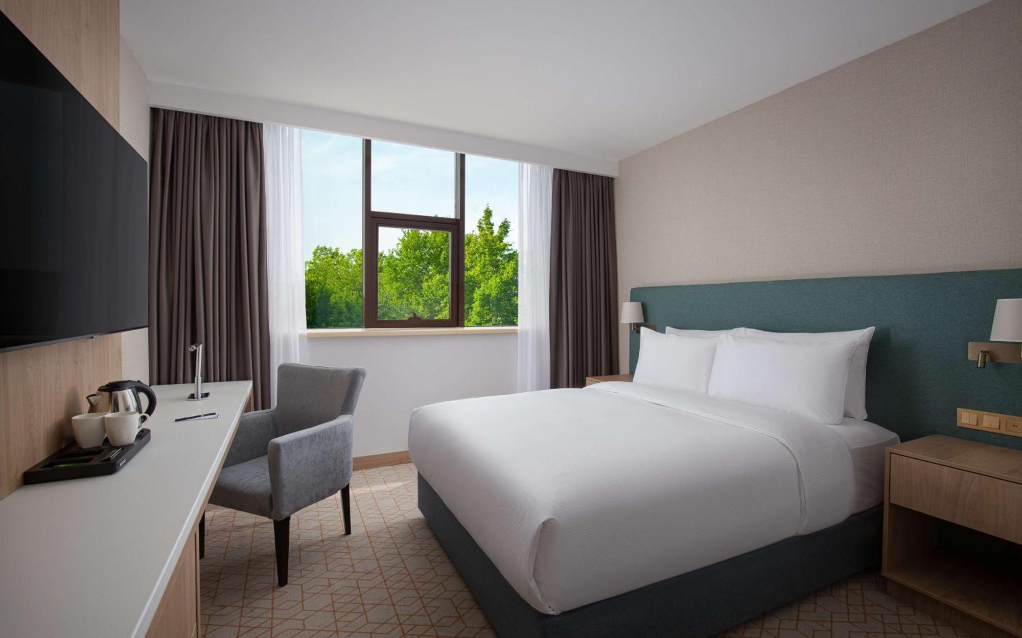 Hotel Doubletree By Hilton Chimkent Extérieur photo