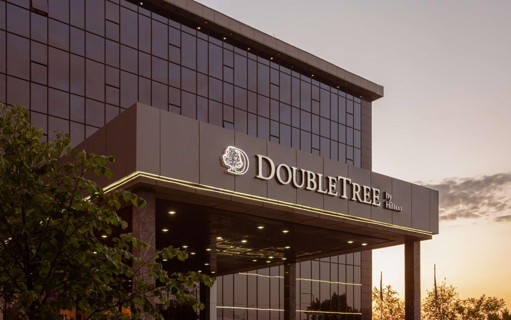 Hotel Doubletree By Hilton Chimkent Extérieur photo