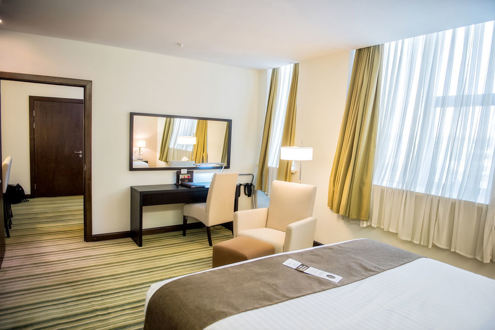 Hotel Doubletree By Hilton Chimkent Extérieur photo