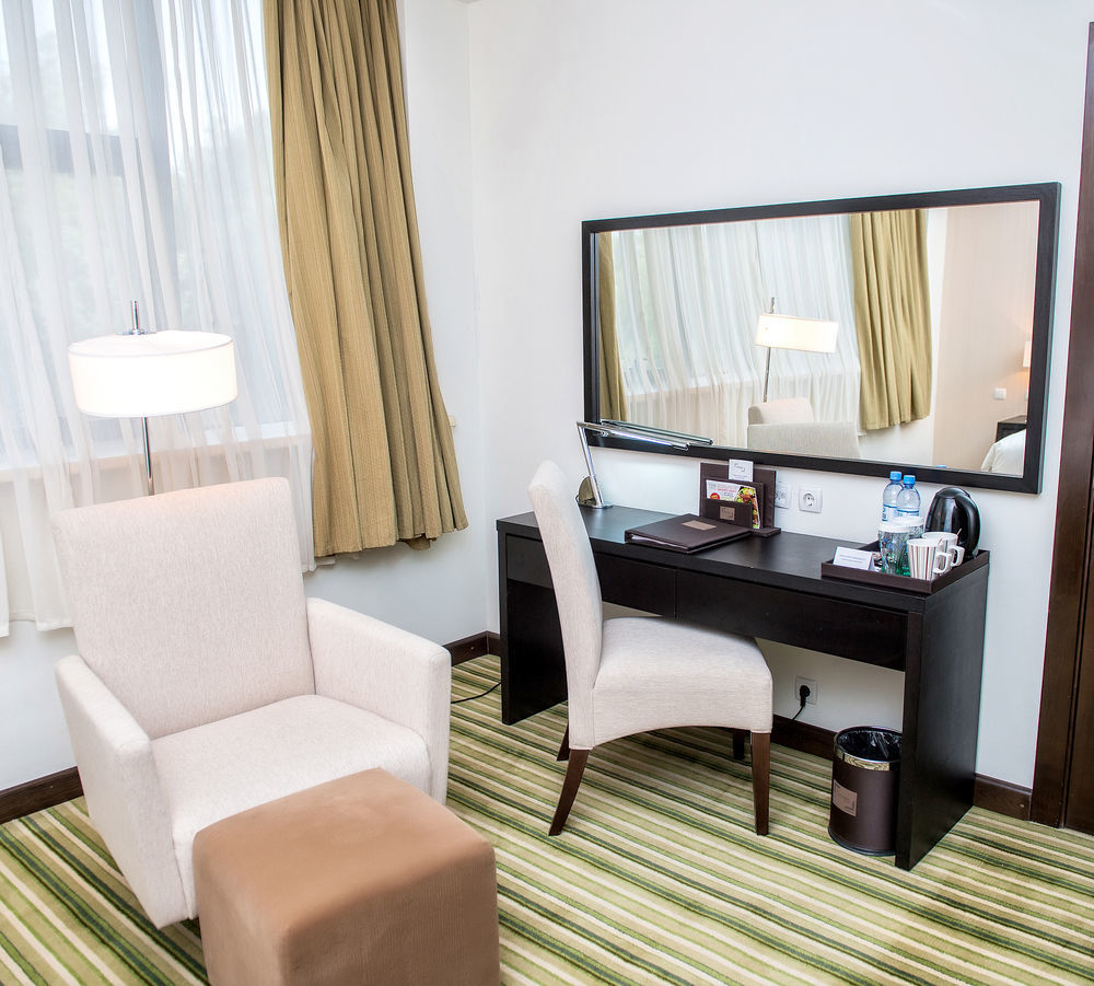 Hotel Doubletree By Hilton Chimkent Extérieur photo