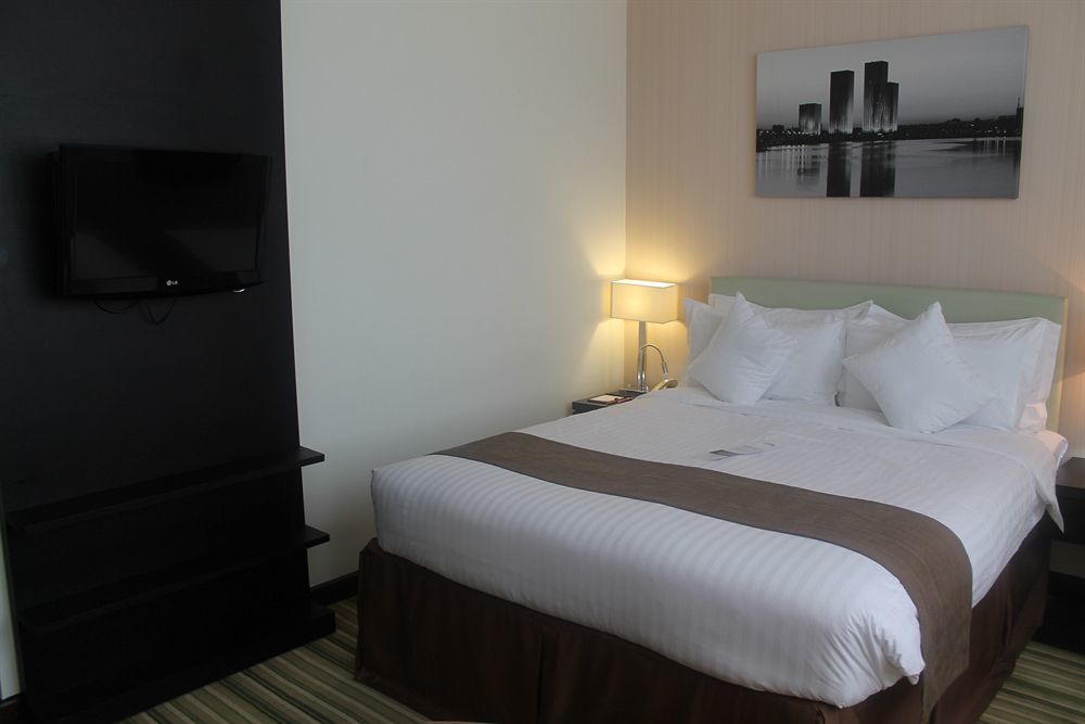 Hotel Doubletree By Hilton Chimkent Extérieur photo